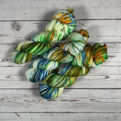 Macaw-roni/Dyed to order